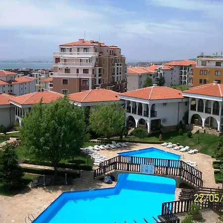 Апартамент в апарткомплекс камбани 1 *